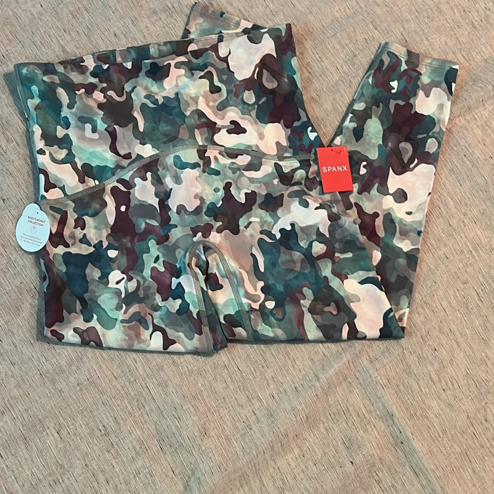 SPANX Booty Boost Active Printed 7/8 Leggings - Picture 5 of 11